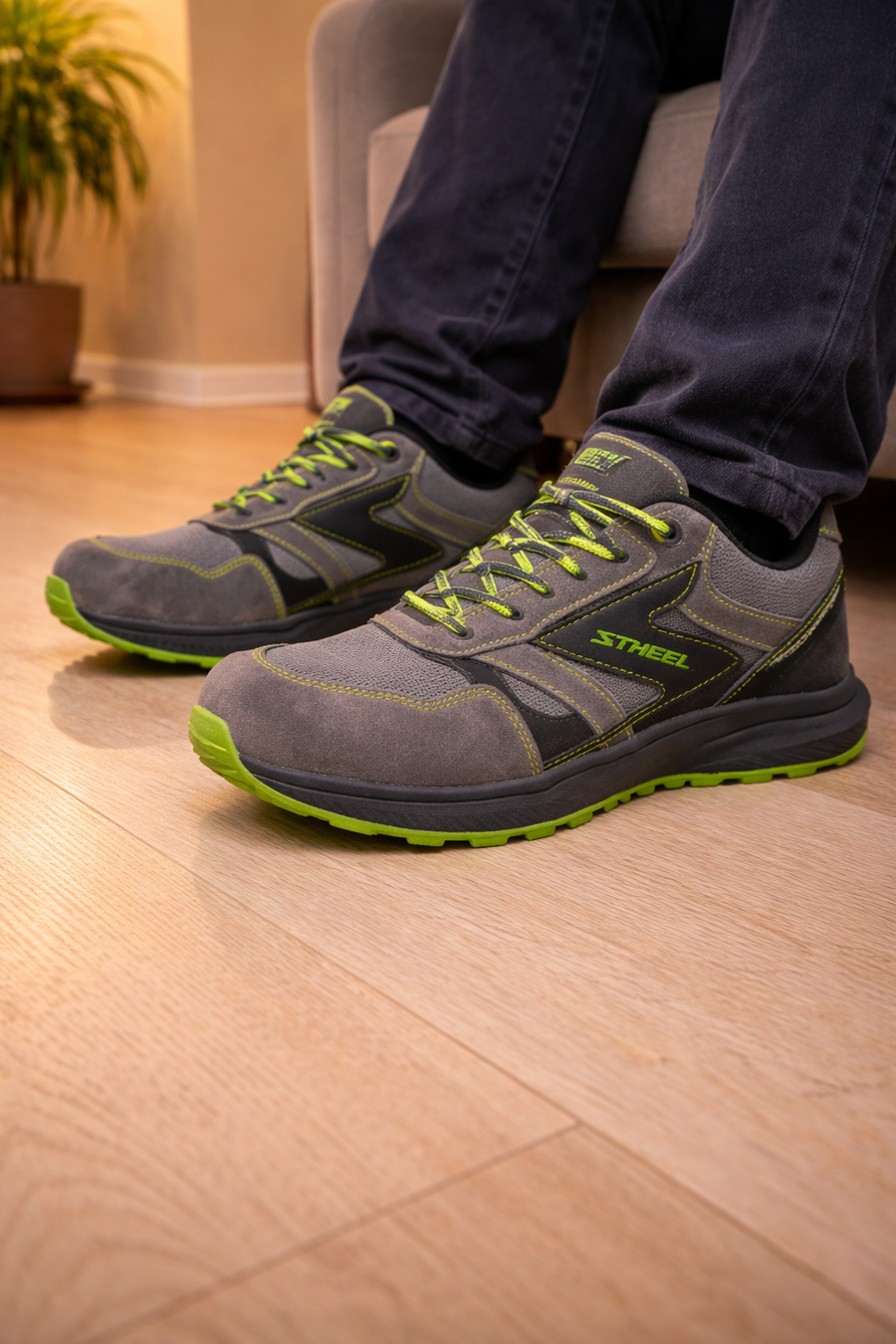 Stheel shoes indoor
