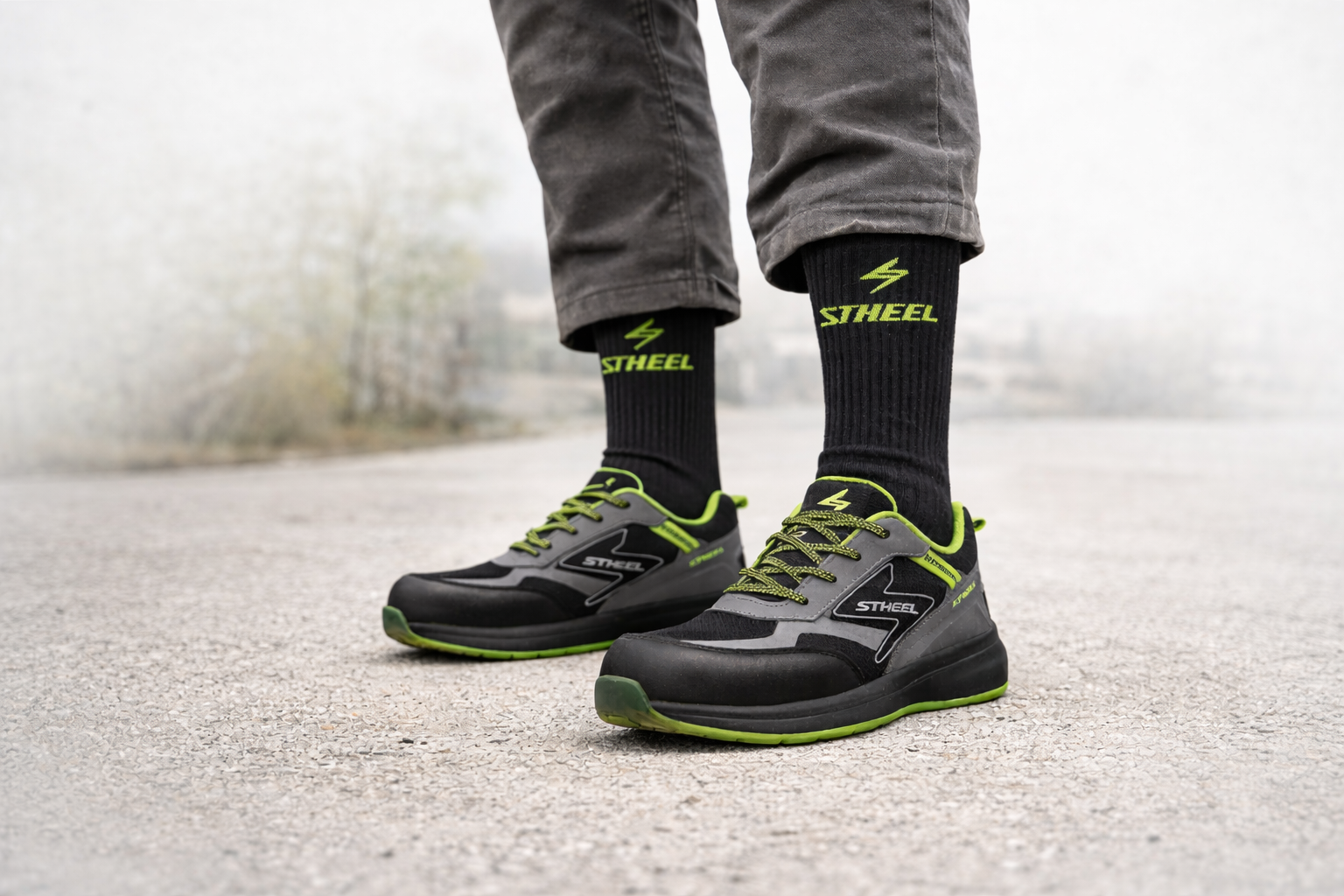 STHEEL work socks with safety footwear